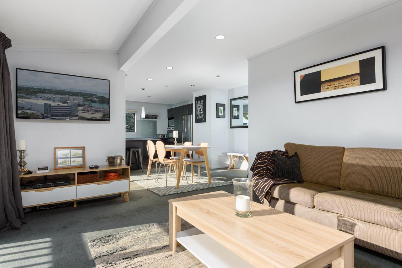 Convenient Family Bach With Easy Access To Blake Park The Beach And Downtown Mount Maunganui Exterior photo