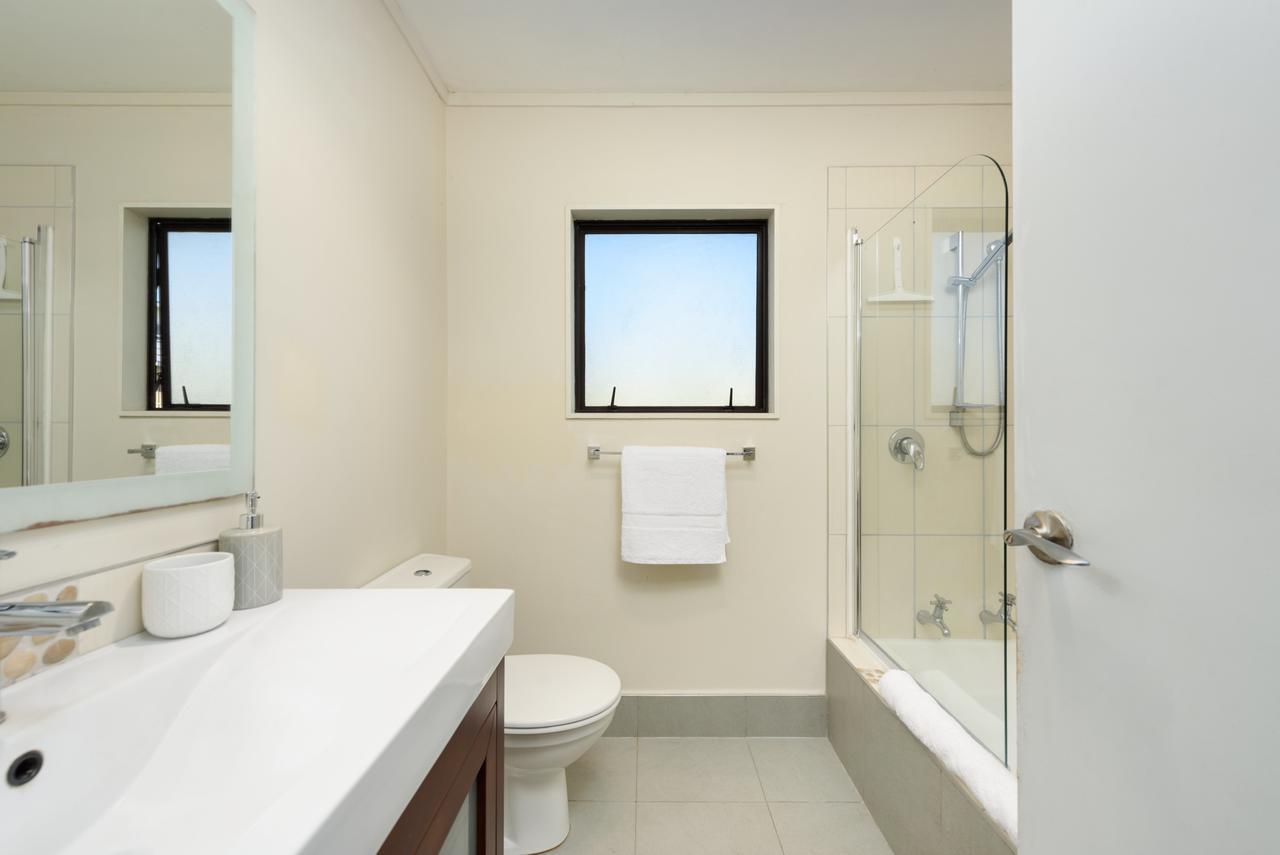 Convenient Family Bach With Easy Access To Blake Park The Beach And Downtown Mount Maunganui Exterior photo