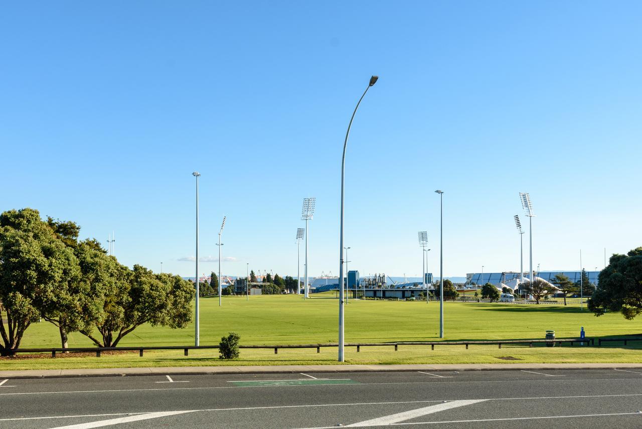Convenient Family Bach With Easy Access To Blake Park The Beach And Downtown Mount Maunganui Exterior photo